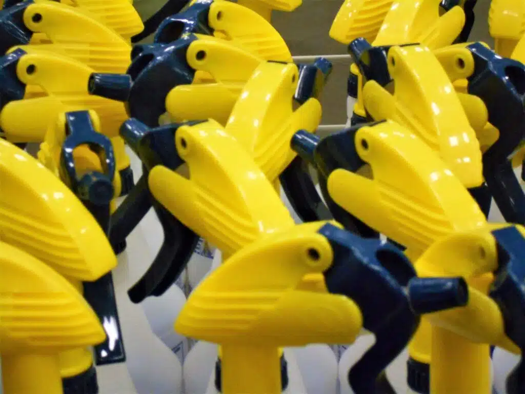 yellow yellow plastic spray nozzles on plastic sp 2022 11 08 05 09 30 utc 1
