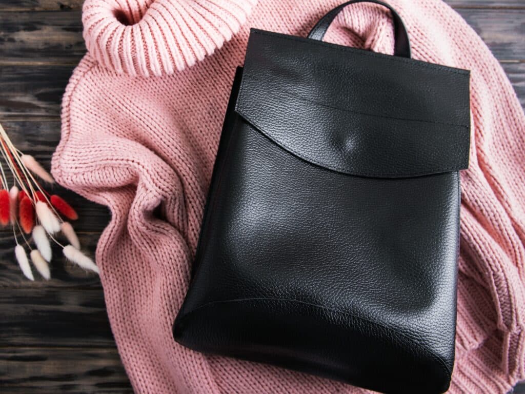 Black leather backpack to sell on instagram 