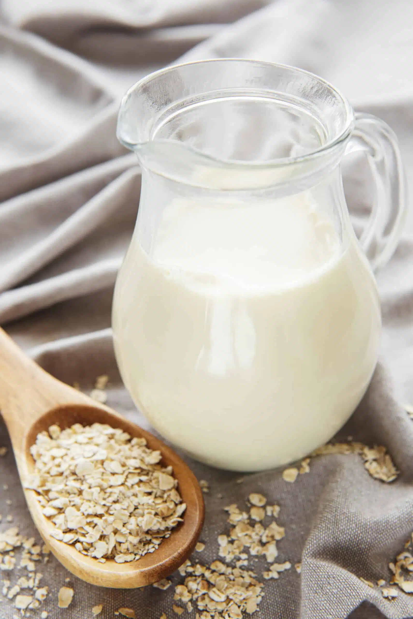 Vegan non dairy alternative milk. Oat flakes milk